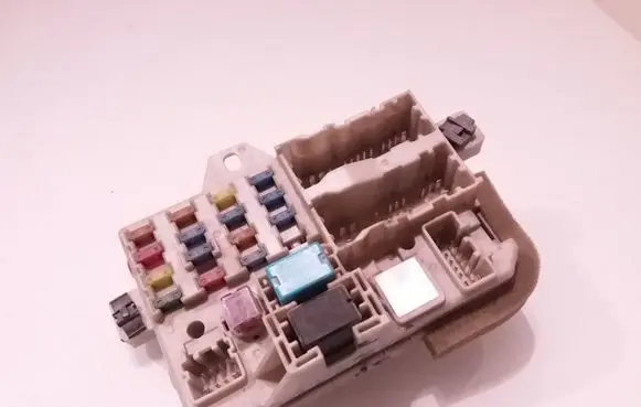 Mazda 6 Fuse module
