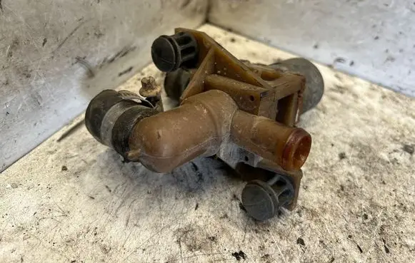 Mercedes-Benz Vito Viano W639 Coolant heater control valve 0018300684