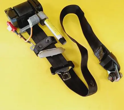Mitsubishi Carisma Front seatbelt 570321200