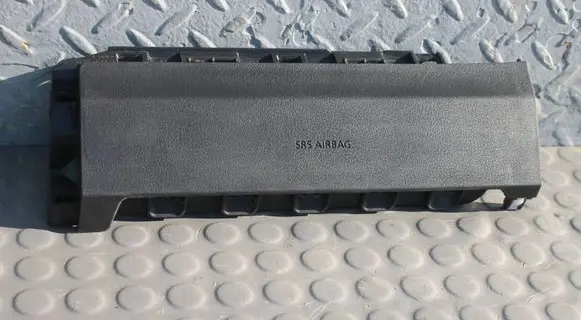 Mazda CX-30 Steering wheel airbag cover ZASLEPKADFR557KS0 DFR557KS0 K3887