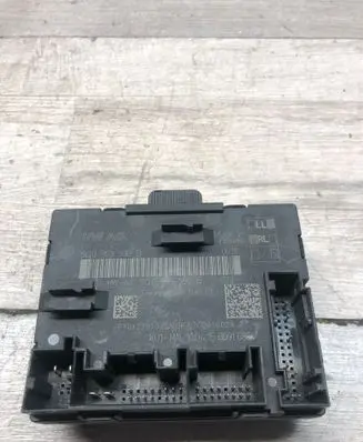 Volkswagen PASSAT B8 Door control unit/module 5Q0959592D