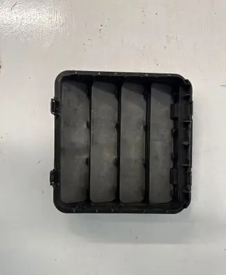 Quarter panel pressure vent