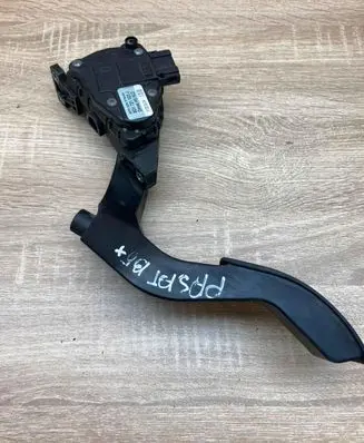 Volkswagen PASSAT B5.5 Accelerator throttle pedal 8D1721523J 6PV008376