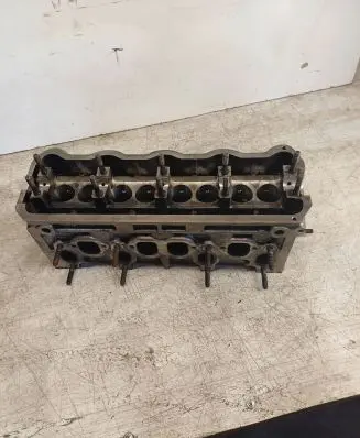 Volkswagen PASSAT B5 Engine head 028103373