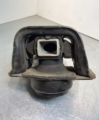 Peugeot 5008 Engine mount bracket 9636270080