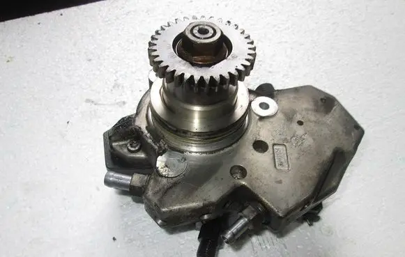 BMW 2 Active Tourer U06 Fuel injection high pressure pump 6420107746