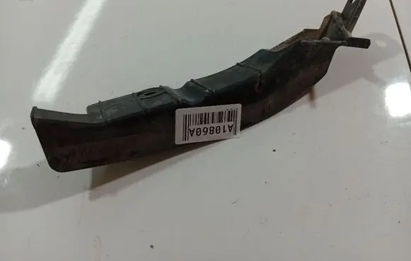 Rear bumper mounting bracket