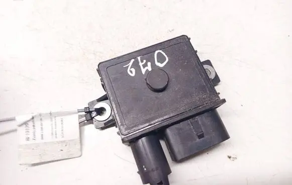 BMW 3 E90 E91 Glow plug pre-heat relay E2110022367