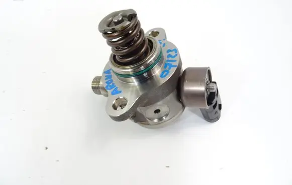 Seat Arona Fuel injection high pressure pump 05E127027A