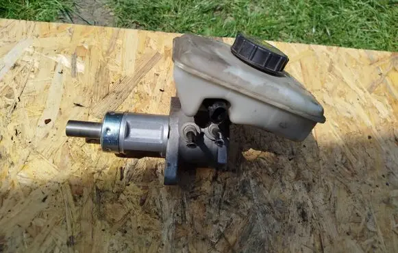 Saab 9-5 Master brake cylinder 