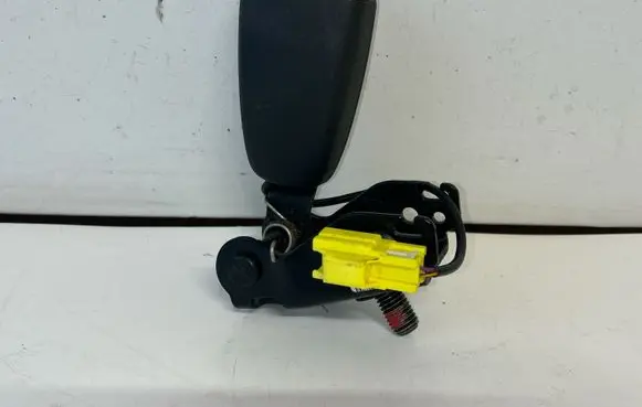 Volvo V70 Rear seatbelt buckle 8632321