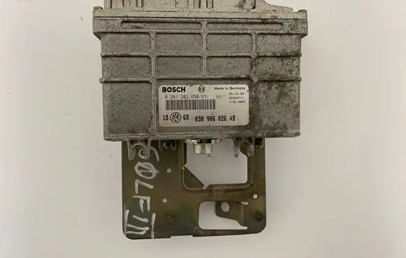 Toyota Avensis T220 Engine control unit/module 030906026AB