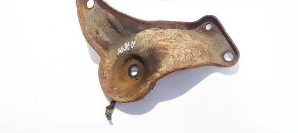 Hyundai Trajet Engine mounting bracket