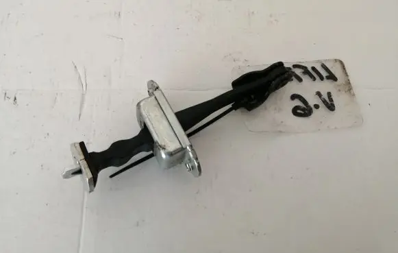 Nissan Leaf I (ZE0) Rear door check strap stopper