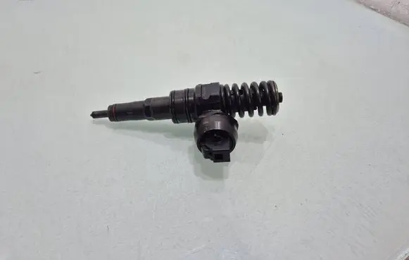 Audi A4 S4 B7 8E 8H Fuel injector 038130073BJ