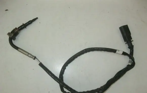 Volkswagen PASSAT B8 Lambda probe sensor 04L906262A