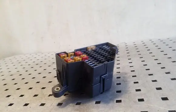 Audi TT TTS Mk2 Fuse module