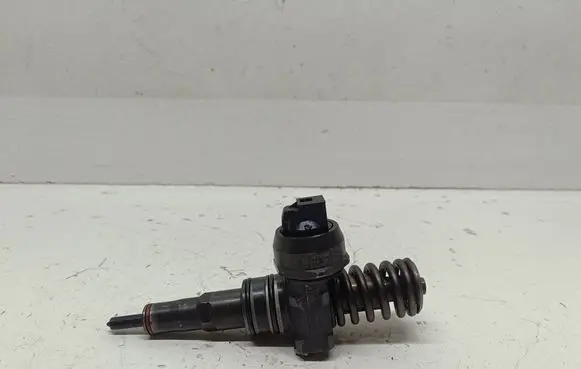 Audi A4 S4 B6 8E 8H Fuel injector 038130073AJ