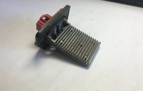 Hyundai Lantra I Heater blower motor/fan resistor