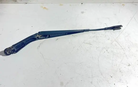 Volvo XC90 Front wiper blade arm 30753818