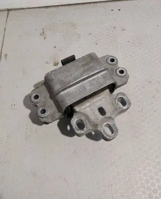 Skoda Octavia Mk2 (1Z) Engine mount bracket 1K0199555