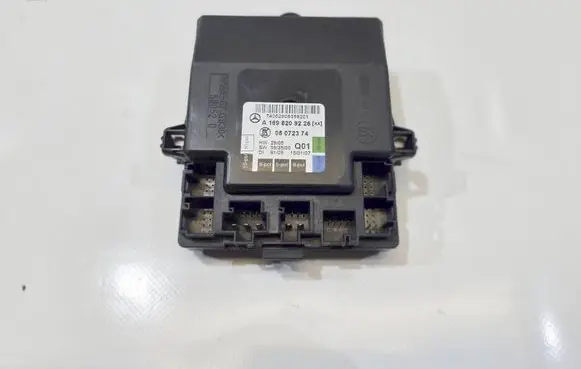Mercedes-Benz B W245 Door control unit/module A1698209226
