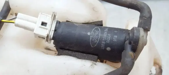 Ford Focus Windscreen/windshield washer pump 93BB17K624BA 9EB