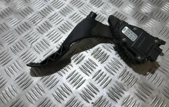Skoda Octavia Mk1 (1U) Accelerator throttle pedal 1j1721503h 6pv007770-01
