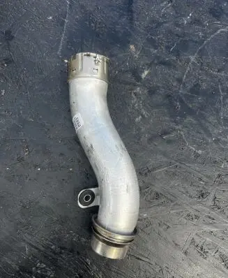BMW 4 G22 G23 G24 G26 Intercooler hose/pipe 13718054841