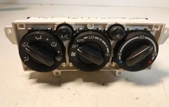 Toyota Avensis T220 Climate control unit 5590005090