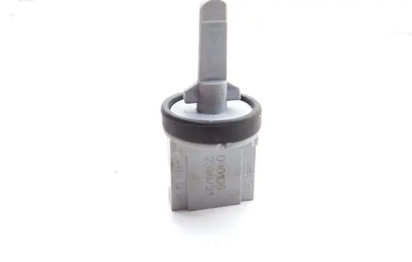 Volkswagen PASSAT B6 Oil temperature sensor 1K0907543A 090106