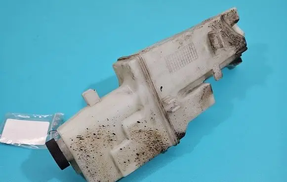 Coolant expansion tank/reservoir