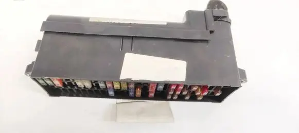 Volkswagen Touran I Fuse box set 1T1970076 1T1970091B