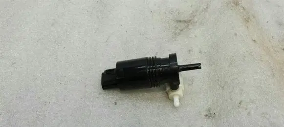 Mercedes-Benz R W251 Windscreen/windshield washer pump 70506