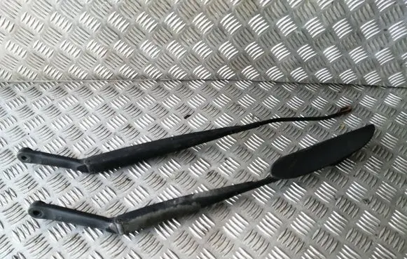 Hyundai Santa Fe Front wiper blade arm 