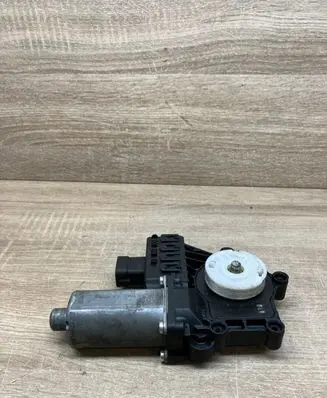 Opel Astra H Rear door window regulator motor 0130821991