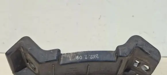 KIA Ceed Front bumper mounting bracket 865181h000