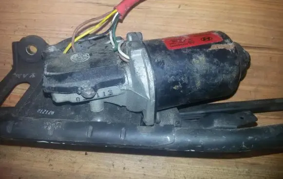 Hyundai Elantra Wiper motor 981102d900