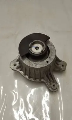 Mercedes-Benz C W205 Engine mount bracket A2052407700