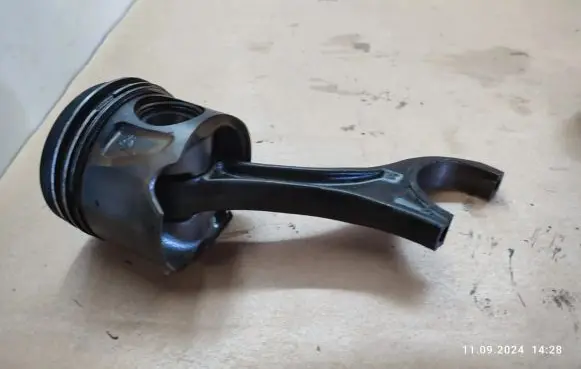 Mercedes-Benz S W221 Piston 