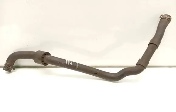 Volkswagen PASSAT B8 Engine coolant pipe/hose