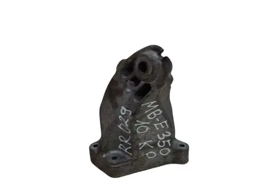 Mercedes-Benz E W212 Engine mounting bracket A6422233304