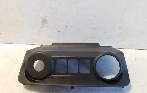 Nissan Navara D23 Panel trim 682464KJ0A