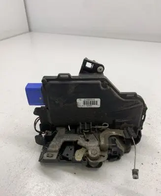 Volkswagen Caddy Front door lock 3D1837015
