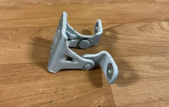 Opel Meriva B Front door lower hinge 