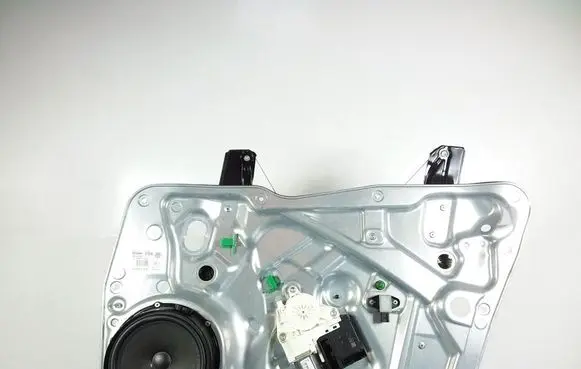 Volkswagen Tiguan Front door window regulator with motor 5N1837730F