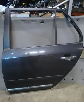 KIA Carens I Rear door