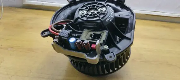 Mercedes-Benz CLS C219 Heater fan/blower 9400984 C3379