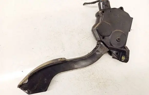 Toyota RAV 4 (XA30) Accelerator throttle pedal 7811042010