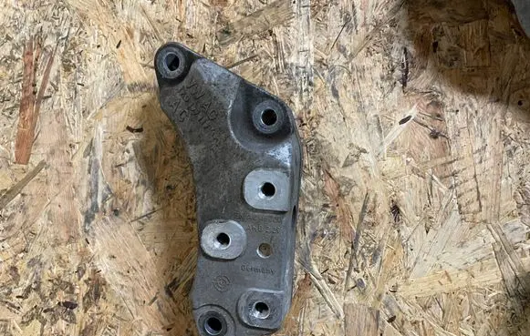 Skoda Yeti (5L) Gearbox mounting bracket 1K0199117AC